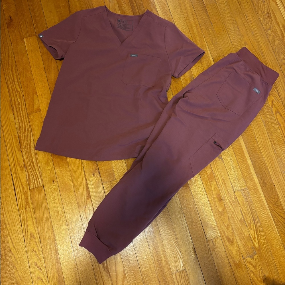FIGS scrub set, top and jogger pants in mauve